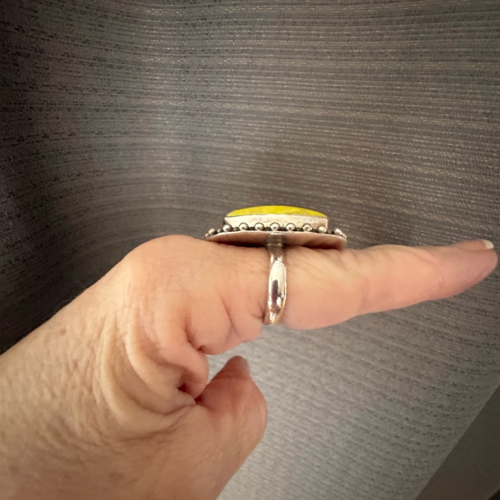 Butterscotch amber and sterling silver ring - Picture 2 of 6